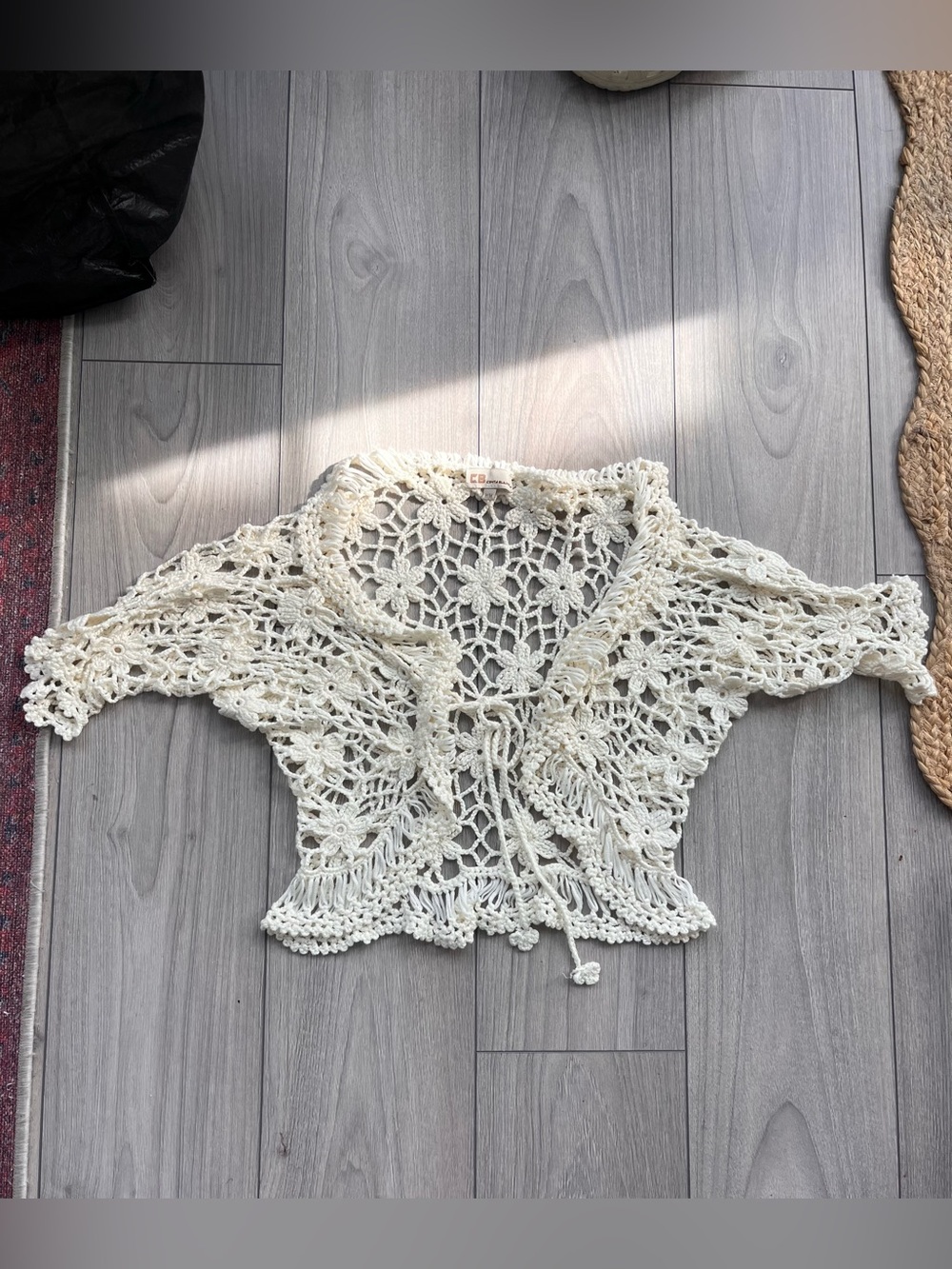 Vintage Crochet Floral Lace 1/2 Sleeve Shrug - Cream